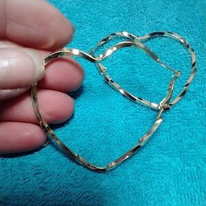 Goldtone twisted large heart wire earrings pierced